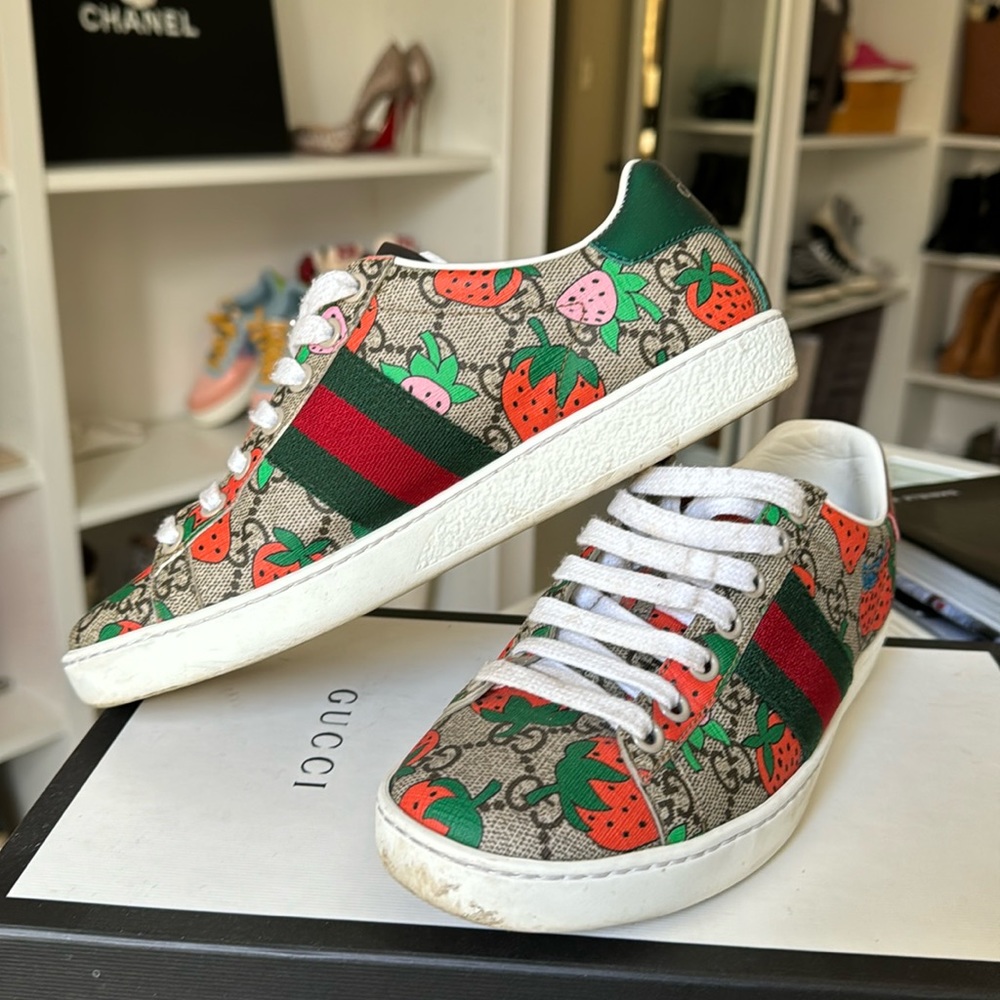 Gucci GG Supreme Monogram Canvas Logo Strawberries Print Ace Sneakers